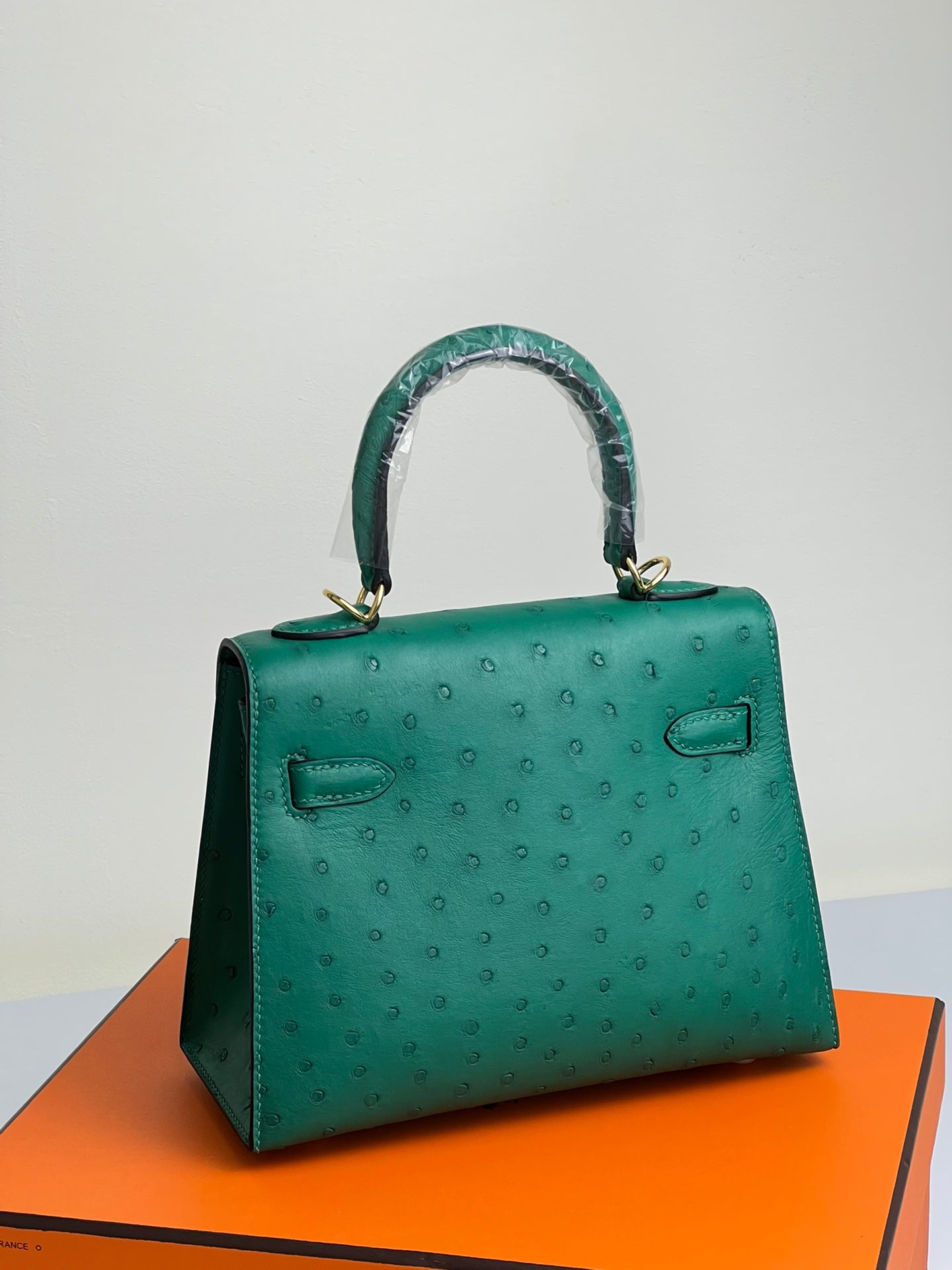 HERMES KELLY BAG 20 IN TEAL GREEN OSTRICH LEATHER WITH GOLD HARDWARE