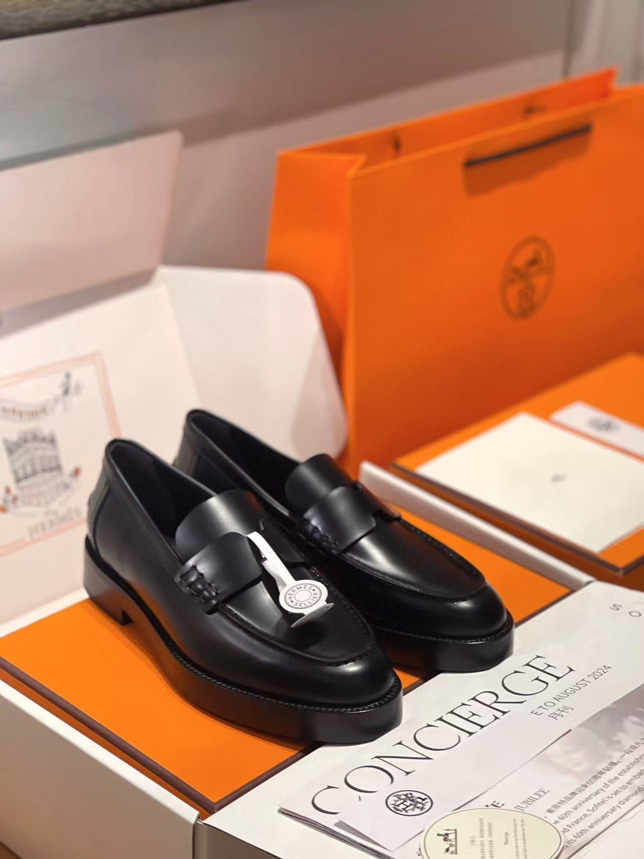 HERMES PARIS LOAFERS IN BLACK CALFSKIN WITH CLASSIC PENNY STRAP DESIGN