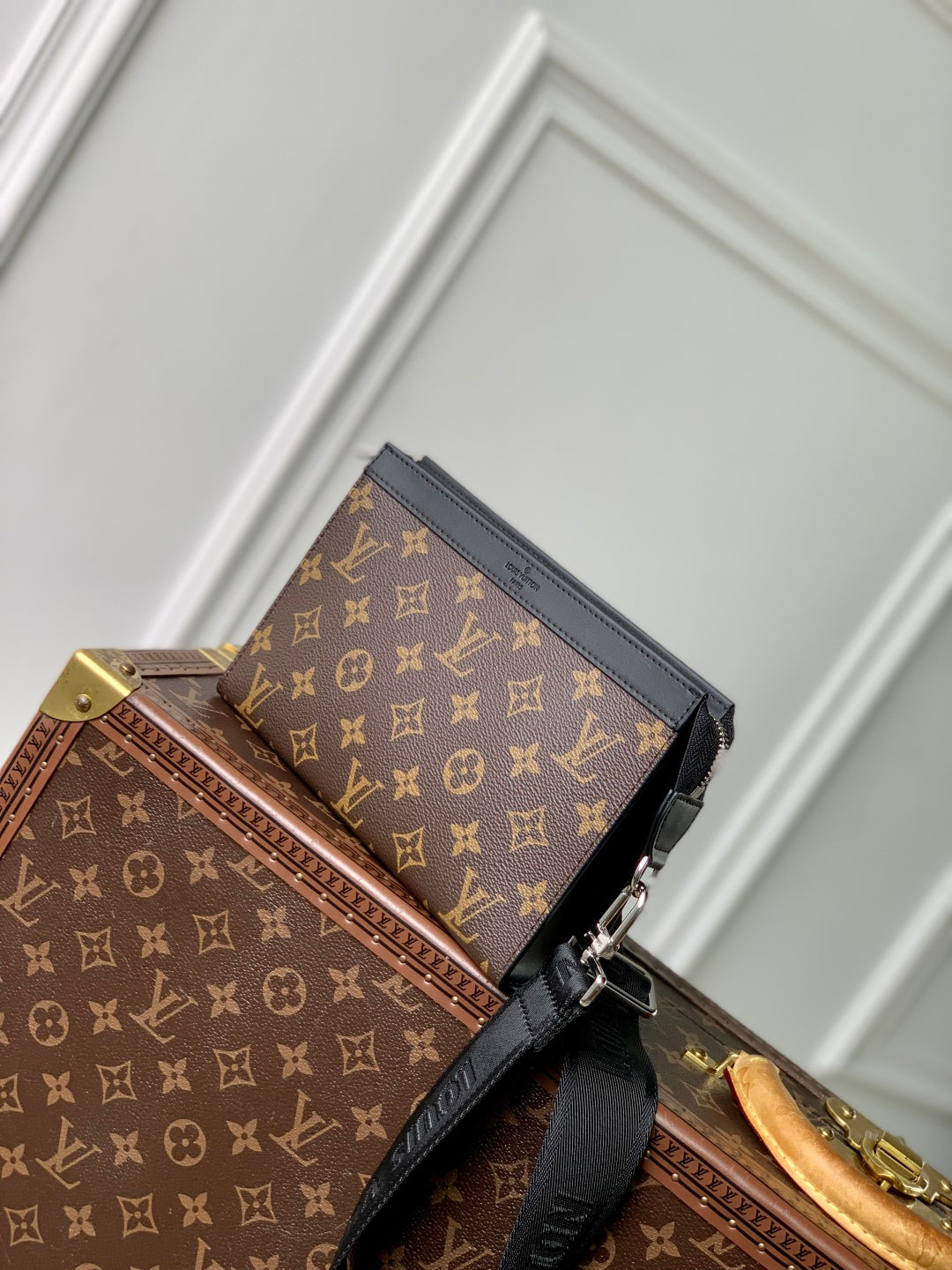 LOUIS VUITTON ANPHA WEARABLE WALLET 18 IN BROWN AND BLACK MONOGRAM CALFSKIN