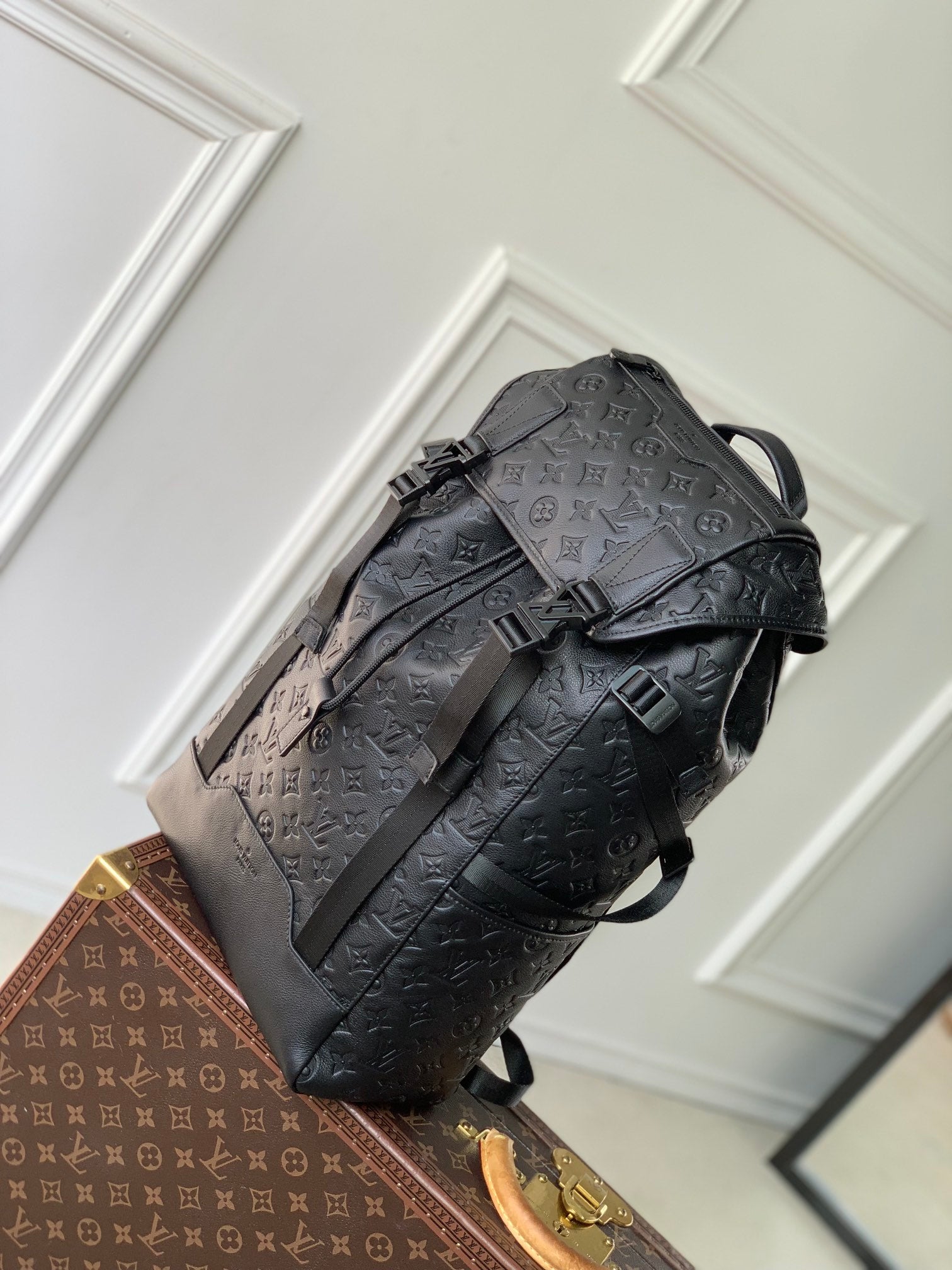 LOUIS VUITTON GETAWAY BACKPACK 50 IN BLACK MONOGRAM ECLIPSE CANVAS AND CALFSKIN EMBOSSED LOGO
