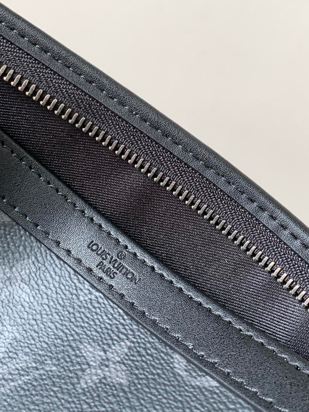 LOUIS VUITTON LV 25S GASTON WEARABLE WALLET 22 IN MONOGRAM ECLIPSE REVERSE CANVAS